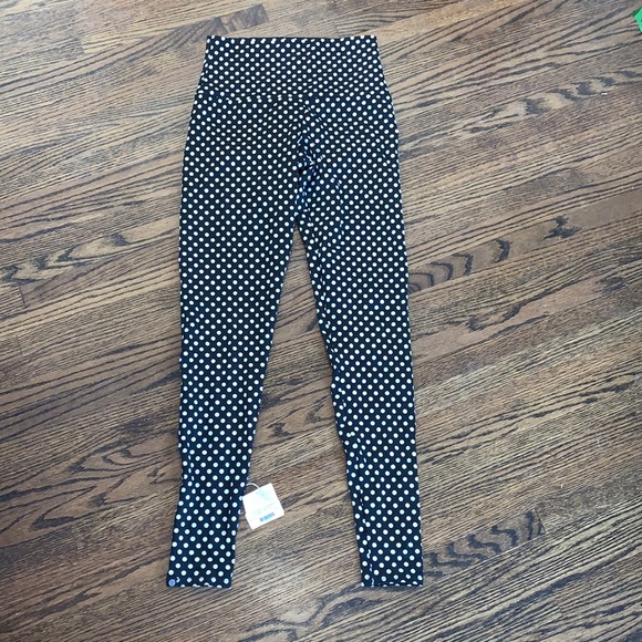 Onzie polka dot NWT yoga pants size M/L